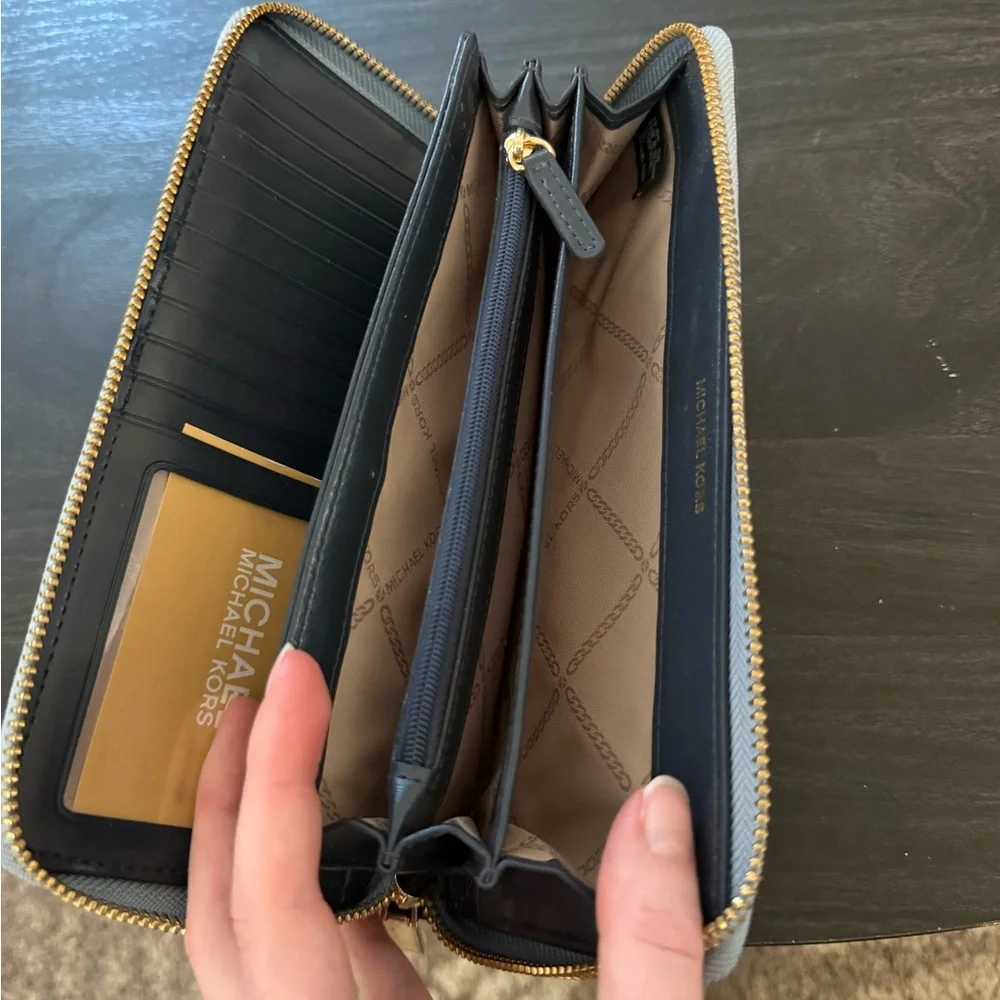 Michael Kors Wallet - Picture 3 of 4